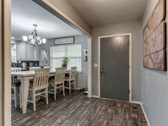 1724 E Mohr Lane, Mustang, OK 73064