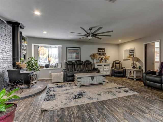 1724 E Mohr Lane, Mustang, OK 73064