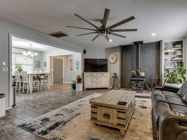1724 E Mohr Lane, Mustang, OK 73064