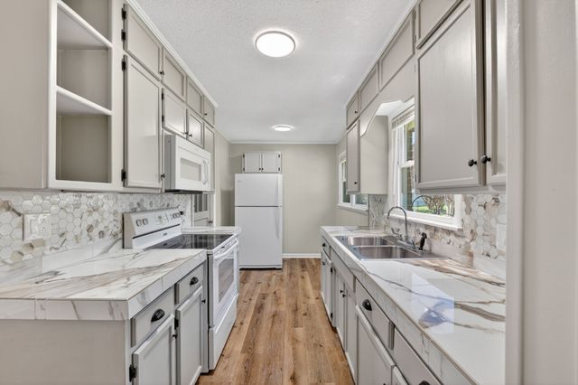 110 Noblett Ave, Fayetteville, TN 37334