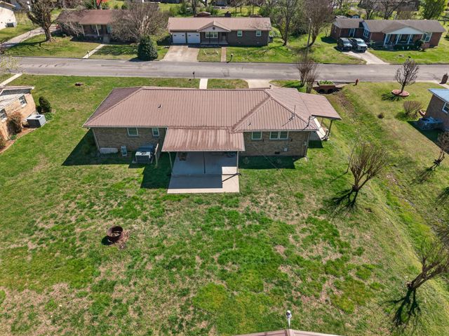 110 Noblett Ave, Fayetteville, TN 37334