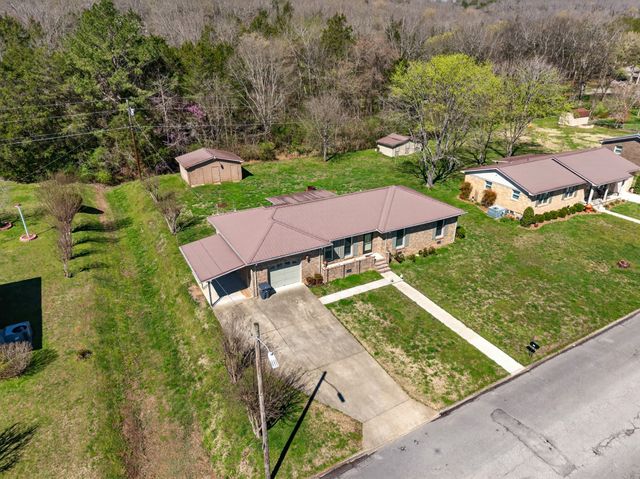 110 Noblett Ave, Fayetteville, TN 37334