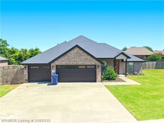 909 Carter Court, Siloam Springs, AR 72761