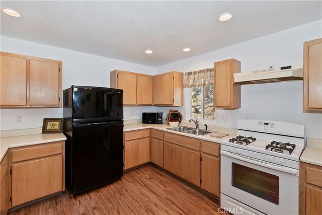 39298 Lark, Big Bear Lake, CA 92315