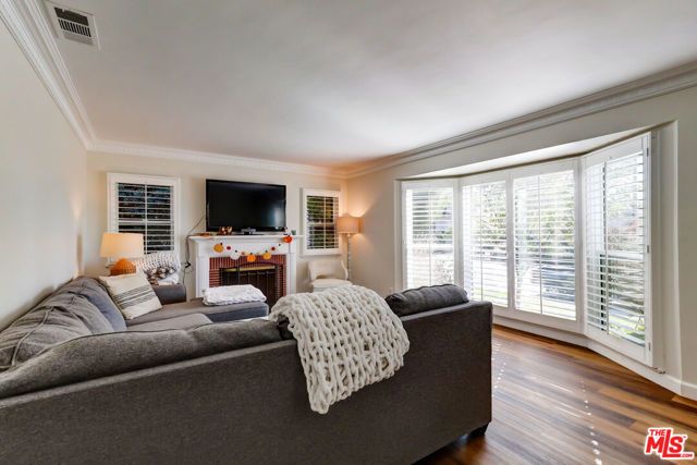 8008 El Manor Avenue, Los Angeles, CA 90045