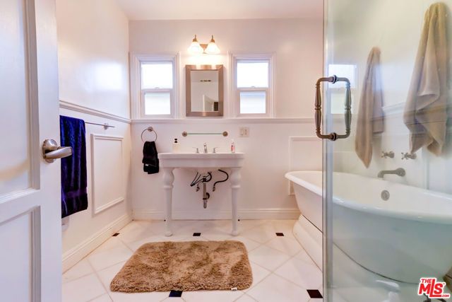 8008 El Manor Avenue, Los Angeles, CA 90045