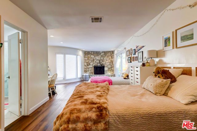 8008 El Manor Avenue, Los Angeles, CA 90045