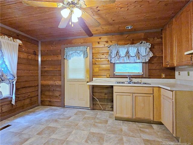 1461 Crawford Wright Road, Raeford, NC 28376