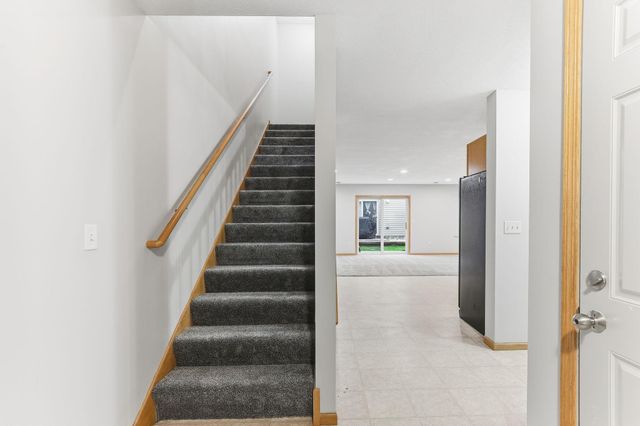 6372 13TH Street N, Oakdale, MN 55128