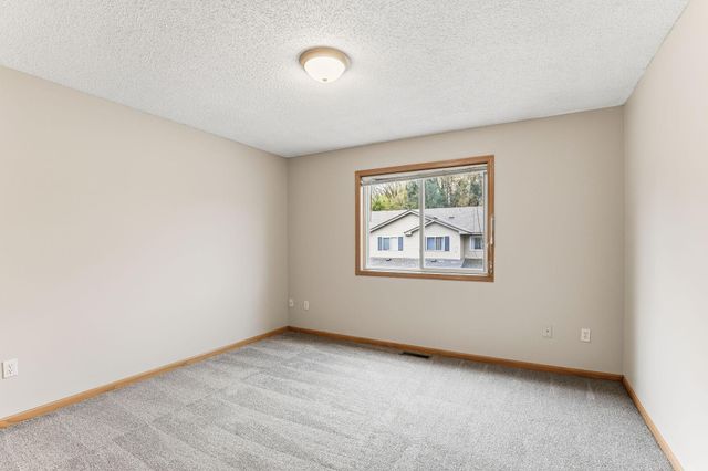 6372 13TH Street N, Oakdale, MN 55128