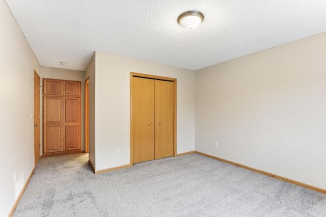 6372 13TH Street N, Oakdale, MN 55128