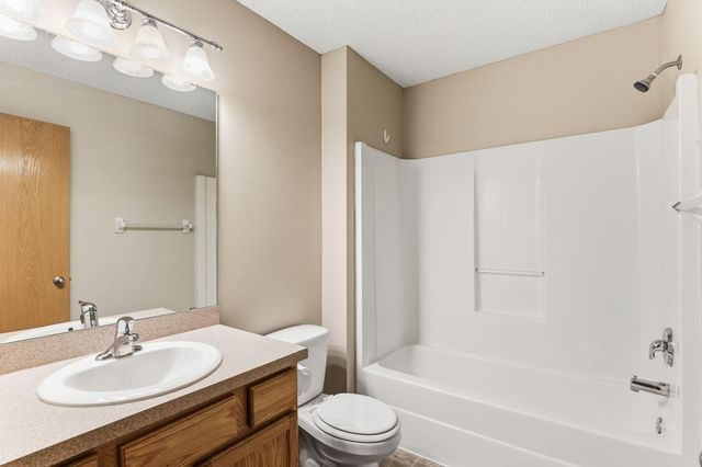 6372 13TH Street N, Oakdale, MN 55128