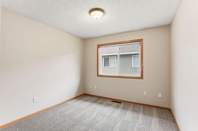 6372 13TH Street N, Oakdale, MN 55128