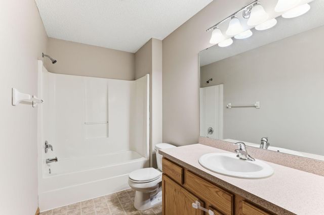 6372 13TH Street N, Oakdale, MN 55128