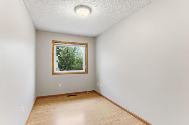 6372 13TH Street N, Oakdale, MN 55128