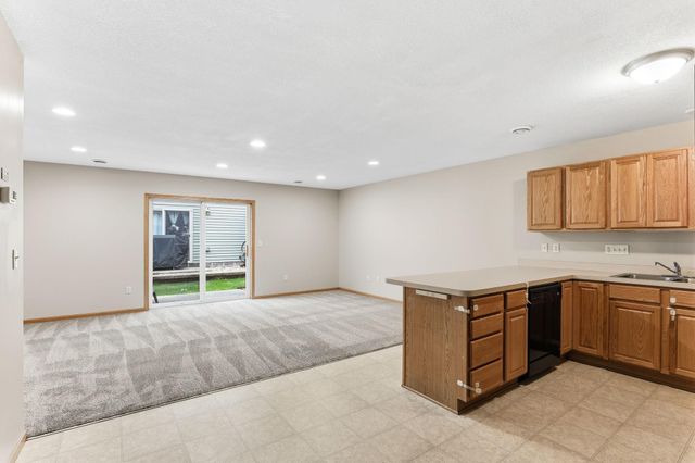 6372 13TH Street N, Oakdale, MN 55128