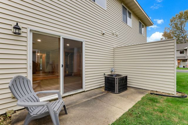 6372 13TH Street N, Oakdale, MN 55128