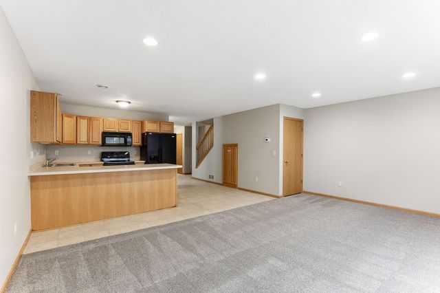 6372 13TH Street N, Oakdale, MN 55128