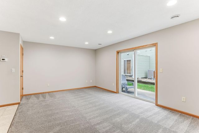 6372 13TH Street N, Oakdale, MN 55128