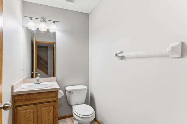 6372 13TH Street N, Oakdale, MN 55128