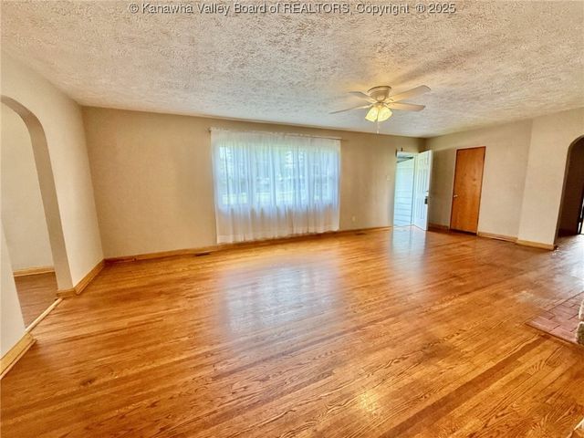 300 Sycamore Street, Ravenswood, WV 26164