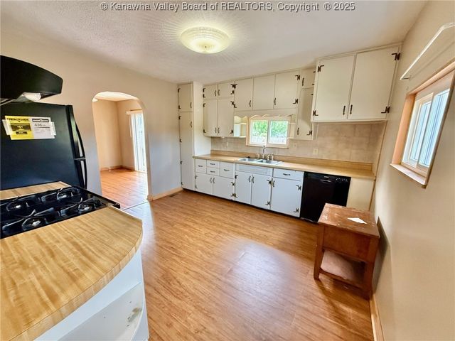 300 Sycamore Street, Ravenswood, WV 26164