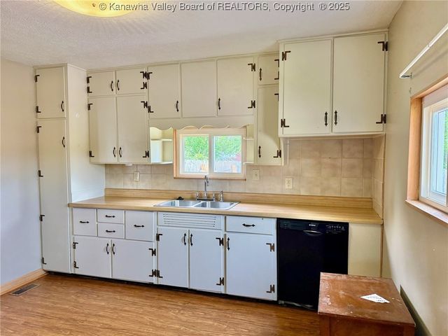 300 Sycamore Street, Ravenswood, WV 26164