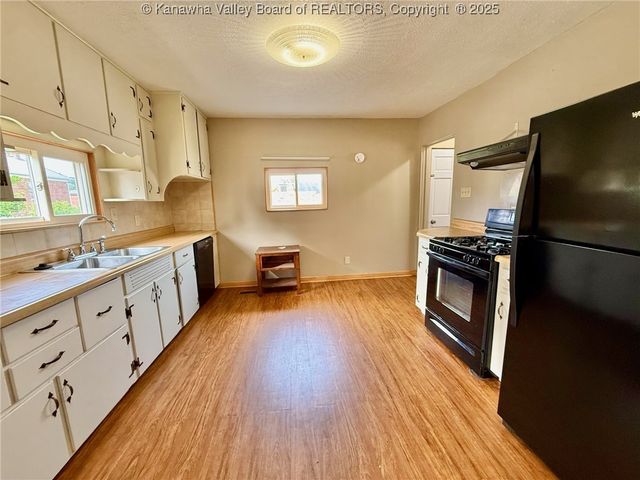 300 Sycamore Street, Ravenswood, WV 26164