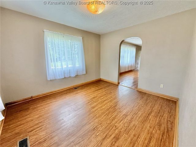 300 Sycamore Street, Ravenswood, WV 26164