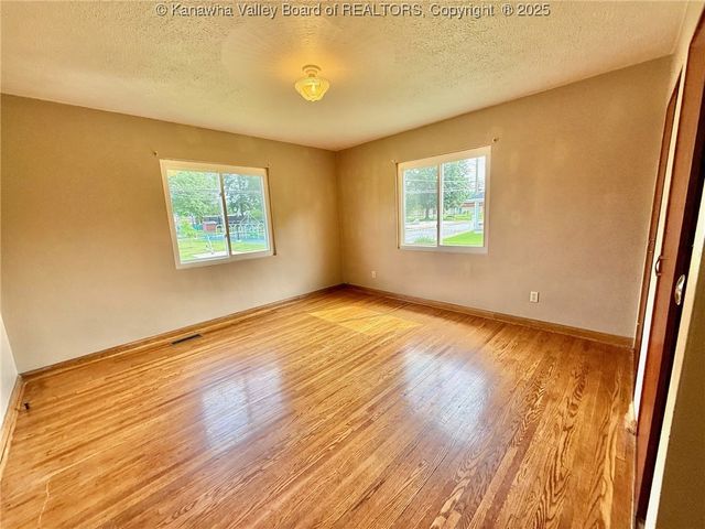 300 Sycamore Street, Ravenswood, WV 26164