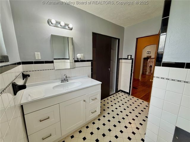 300 Sycamore Street, Ravenswood, WV 26164