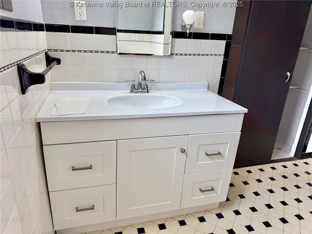 300 Sycamore Street, Ravenswood, WV 26164