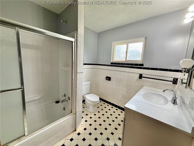 300 Sycamore Street, Ravenswood, WV 26164