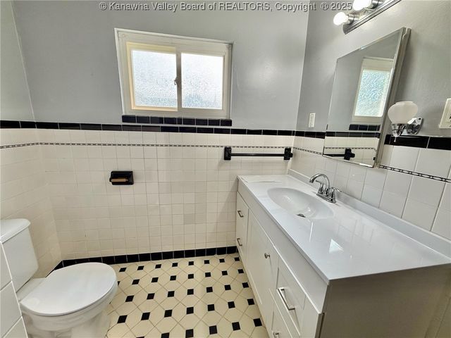 300 Sycamore Street, Ravenswood, WV 26164