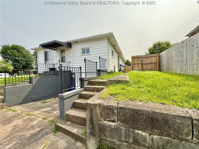 300 Sycamore Street, Ravenswood, WV 26164