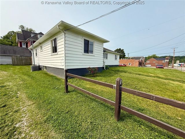300 Sycamore Street, Ravenswood, WV 26164