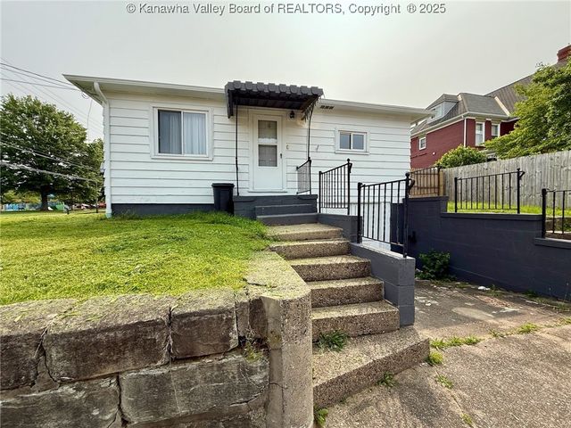 300 Sycamore Street, Ravenswood, WV 26164