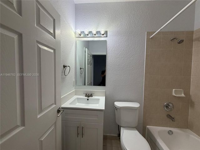 8245 NW 108th Ave 5-15, Doral, FL 33178