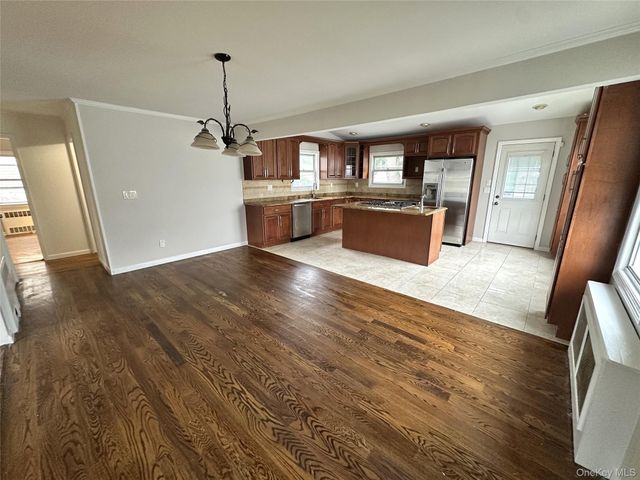 64 E Fenimore Street, Valley Stream, NY 11580