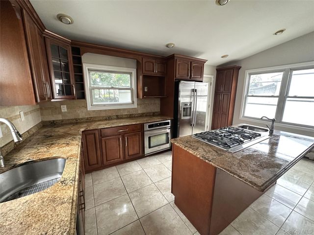 64 E Fenimore Street, Valley Stream, NY 11580
