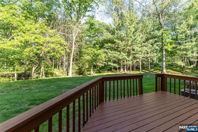22 Flynn Place, Wayne, NJ 07470