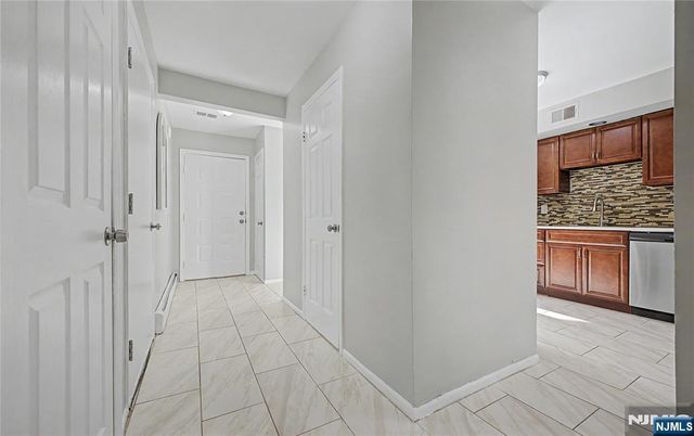 22 Flynn Place, Wayne, NJ 07470