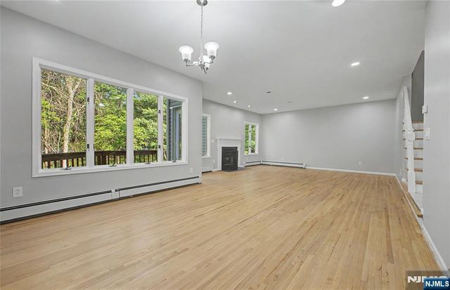 22 Flynn Place, Wayne, NJ 07470