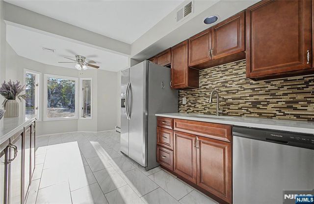 22 Flynn Place, Wayne, NJ 07470