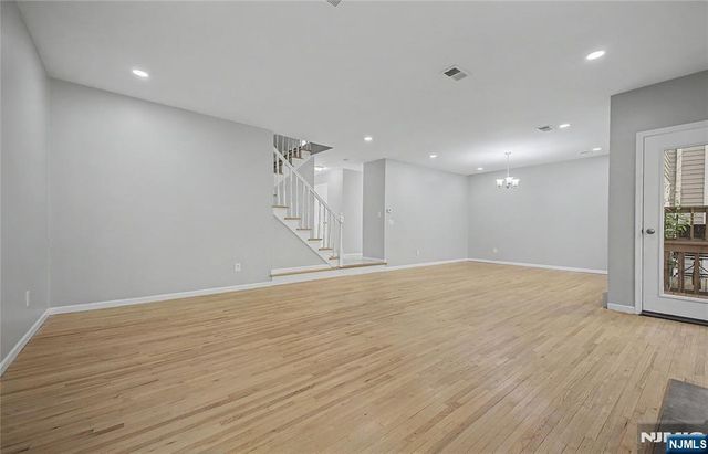 22 Flynn Place, Wayne, NJ 07470