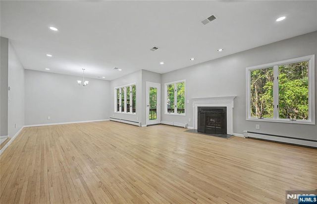 22 Flynn Place, Wayne, NJ 07470