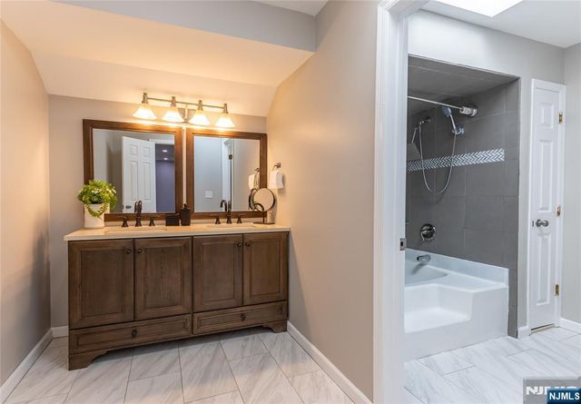 22 Flynn Place, Wayne, NJ 07470