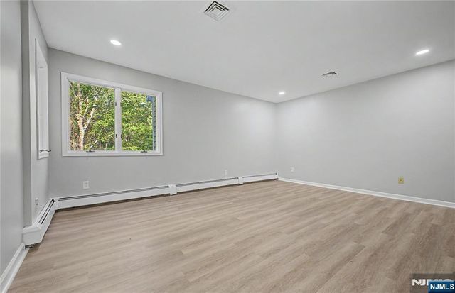 22 Flynn Place, Wayne, NJ 07470