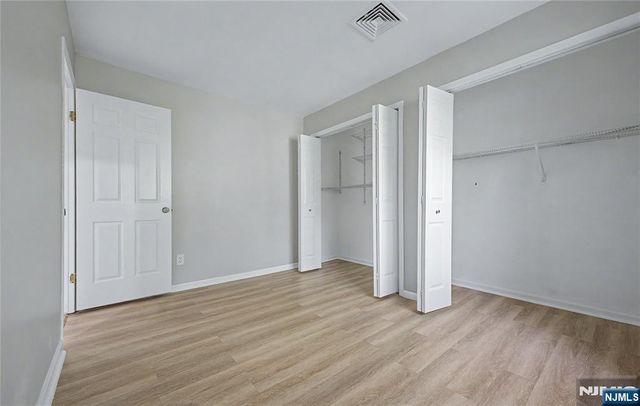 22 Flynn Place, Wayne, NJ 07470