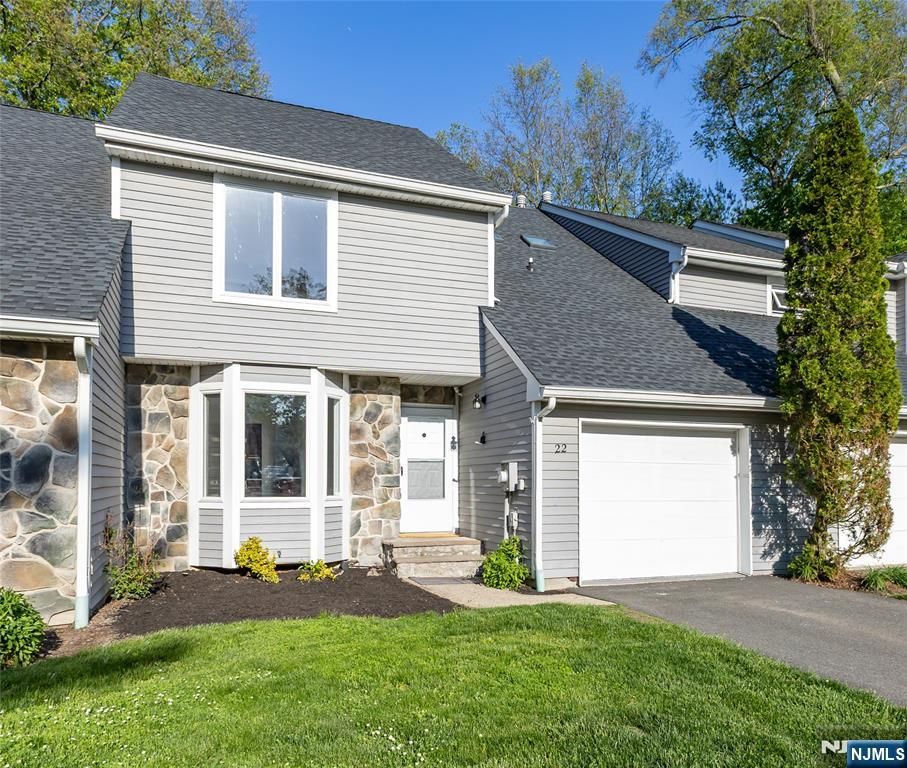 22 Flynn Place, Wayne, NJ 07470